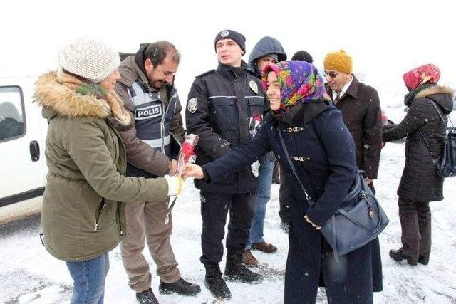 Bozok Üniversitesi Öğrencileri Polislere Çorba İkramında Bulundu