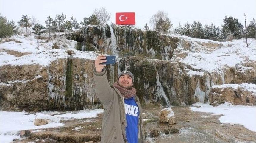 Sivas’ta Şelale Buz Tuttu