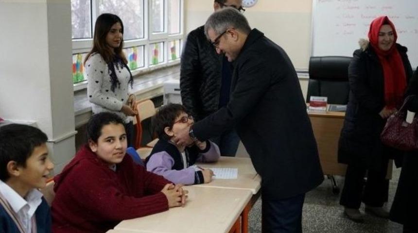 Adıyaman Belediyesinden Engelli Öğrencilere Çeşitli Hediye