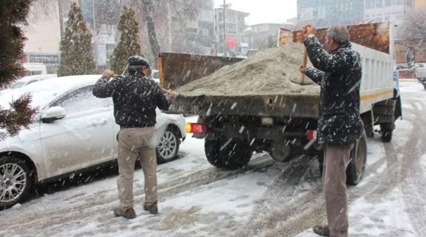 Iğdır Belediyesinden Kar Temizleme &Ccedil;alışması
