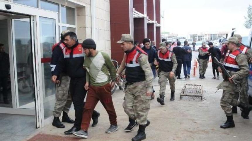 Ak&ccedil;akale'de 16 Deaş'lı Ter&ouml;rist Yakalandı (2)