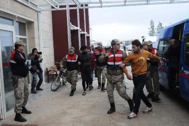 Ak&ccedil;akale de 16 Deaş lı Ter&ouml;rist Yakalandı (2) 2