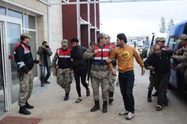 Ak&ccedil;akale de 16 Deaş lı Ter&ouml;rist Yakalandı (2) 3