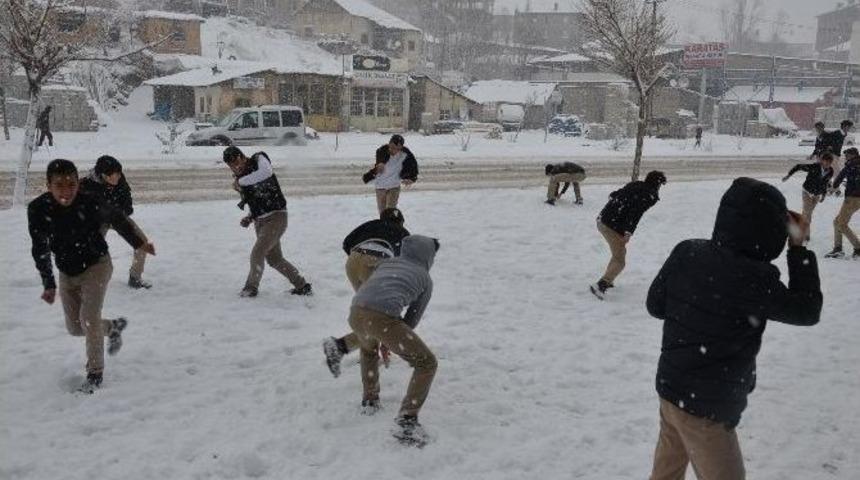 Y&uuml;ksekova&rsquo;da Okullar Yarın Tatil