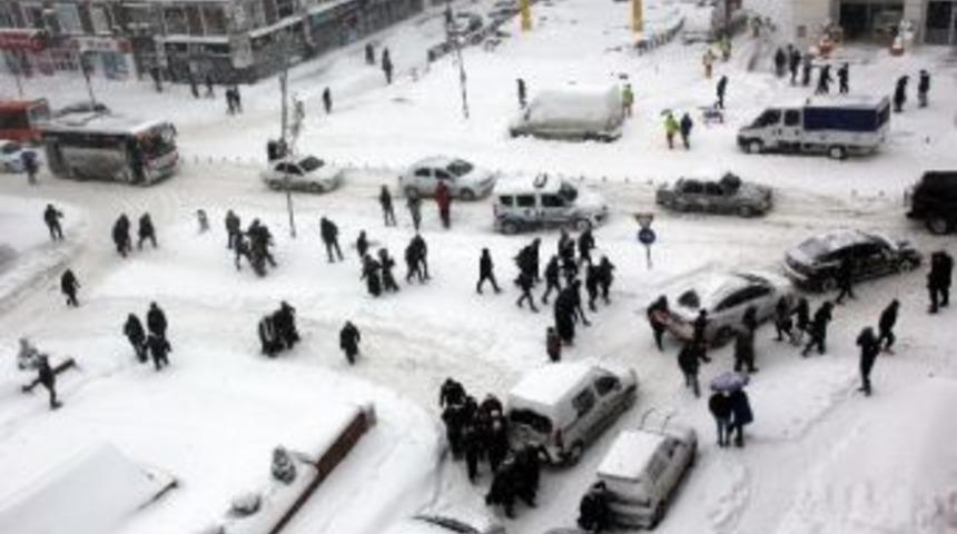 Erzurum&rsquo;da Okullar Yarın Da Tatil Edildi