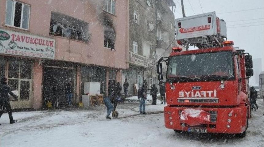 Y&uuml;ksekova&rsquo;da Ev Yangını