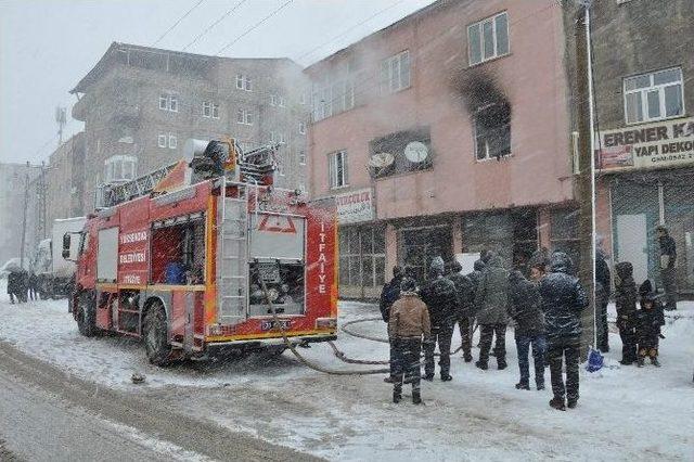 Yüksekova’da Ev Yangını