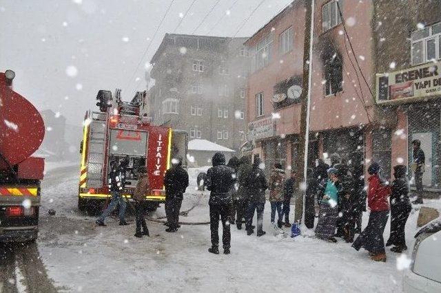 Yüksekova’da Ev Yangını