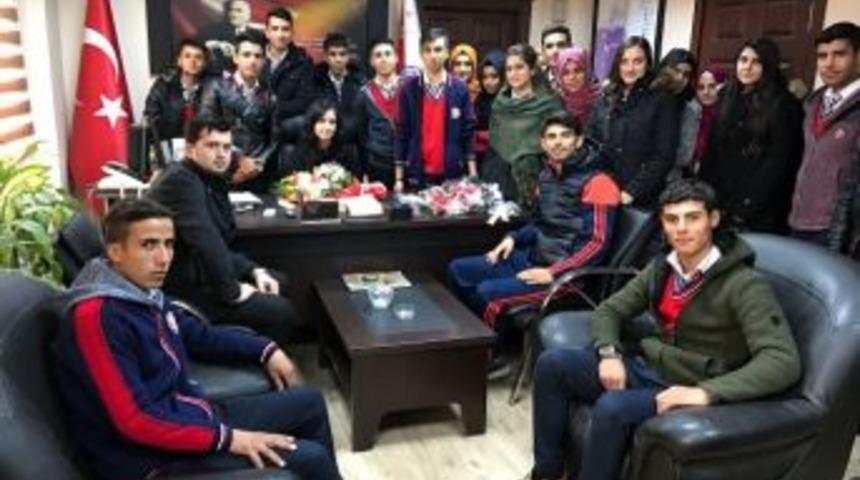 &Ouml;ğretmen Ve &Ouml;ğrencilerden Polislere Anlamlı Ziyaret