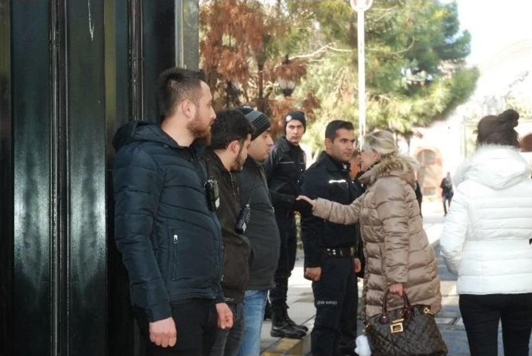 &Uuml;nl&uuml; Sanat&ccedil;ılar, &Ccedil;evik Kuvvet Şube M&uuml;d&uuml;rl&uuml;ğ&uuml;ne Taziye Ziyaretinde Bulundu