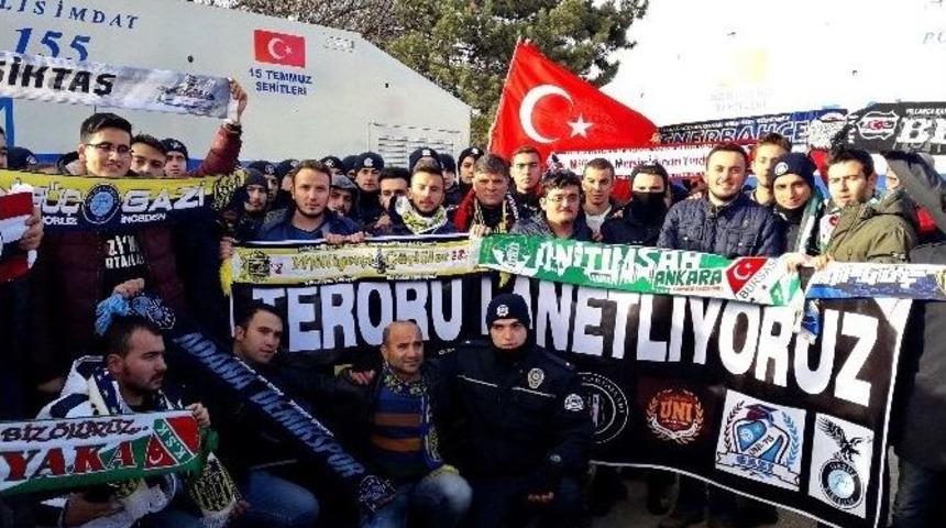 Trib&uuml;n&uuml;n Renkleri Polise Destek İ&ccedil;in Birleşti