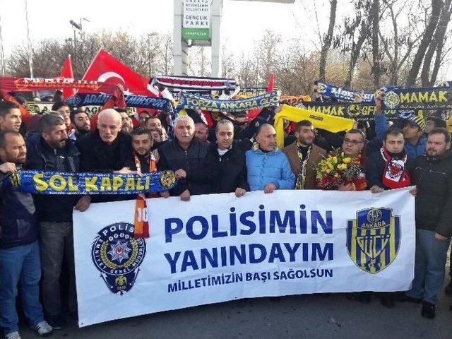 Trib&uuml;n&uuml;n Renkleri Polise Destek İ&ccedil;in Birleşti 2