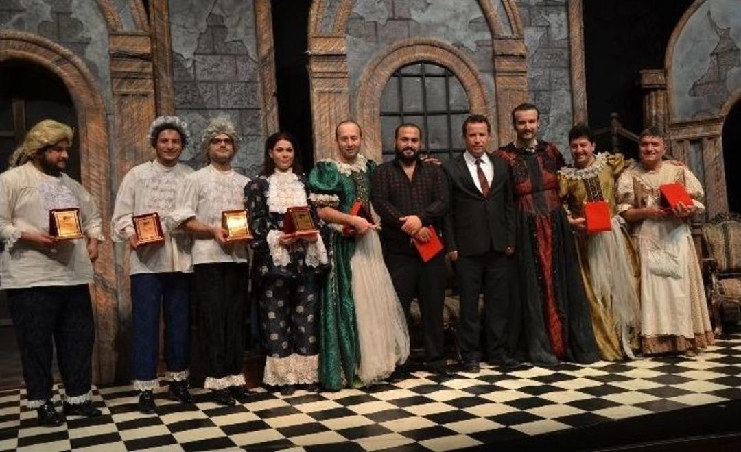 &ldquo;oyun Oyun İ&ccedil;inde&rdquo; Oyunu Boz&uuml;y&uuml;k&rsquo;te Sahnelendi