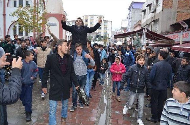 Suriyelilerden Halep’e Destek Gösterisi