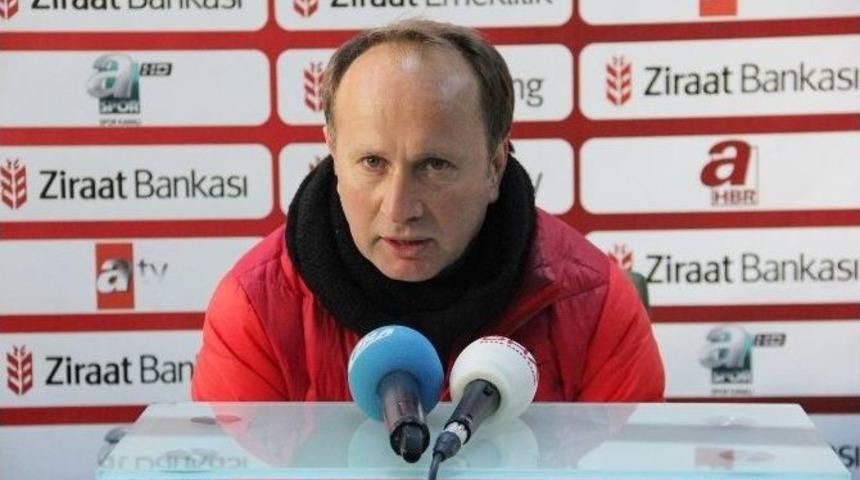 Ak&ccedil;ay: &ldquo;alex Song&rsquo;la İlgilenmiyoruz&rdquo;