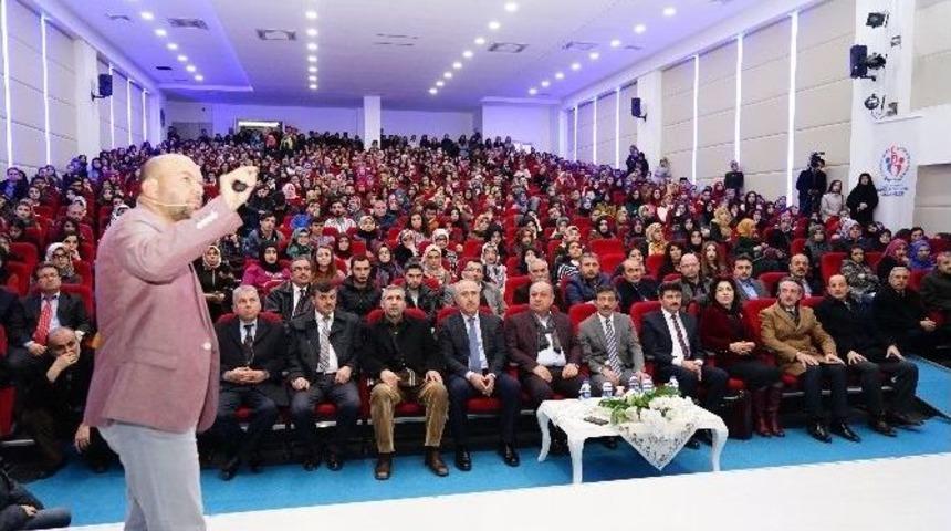 Tarih&ccedil;i-yazar Talha Uğurluel, &rsquo;benim Tarihim&rsquo; Konulu Konferans Verdi
