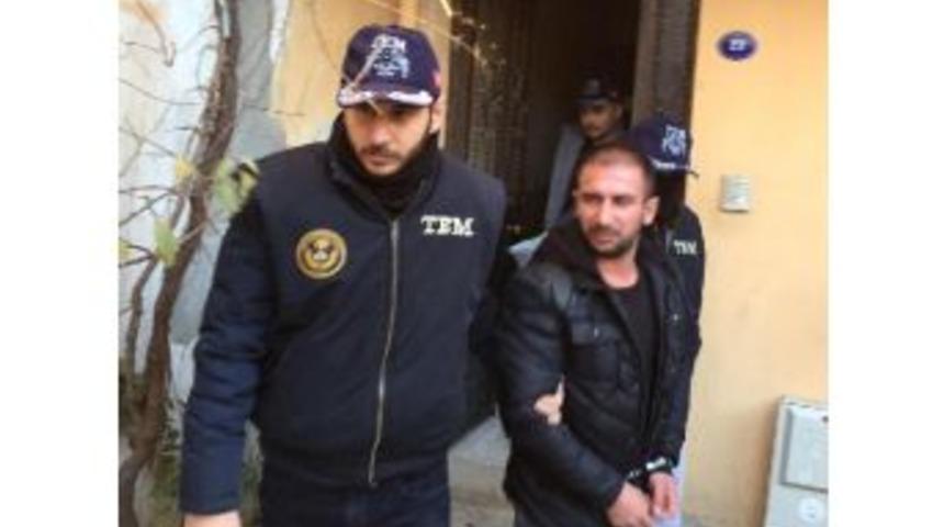 Karabağlar'daki Ak Parti Binası &Ouml;n&uuml;ndeki Polislere Ateş A&ccedil;an Pkk'lı Ter&ouml;rist Yakalandı