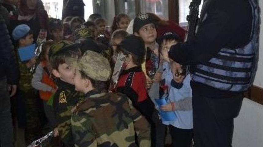 Minik &Ouml;ğrenciler, Polis Amcalarını Ziyaret Etti