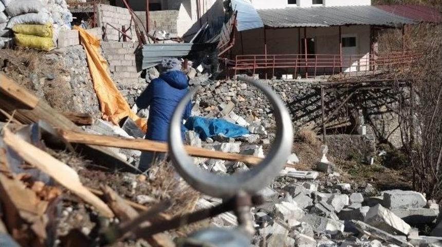 Alanya&rsquo;da Fırtına Cami Minaresini Yıktı