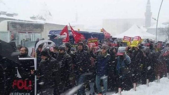 Erzurumlular Halep Katliamını İran Konsolosluğu Önünde Protesto Etti