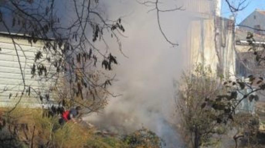 Sanayi B&ouml;lgesinde &Ccedil;ıkan Yangın, B&uuml;y&uuml;meden S&ouml;nd&uuml;r&uuml;ld&uuml;