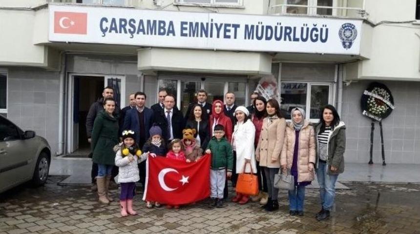 Minik Y&uuml;rekler Polisin Yanında