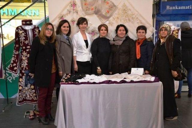 Biga’da Butik Sergi Açıldı