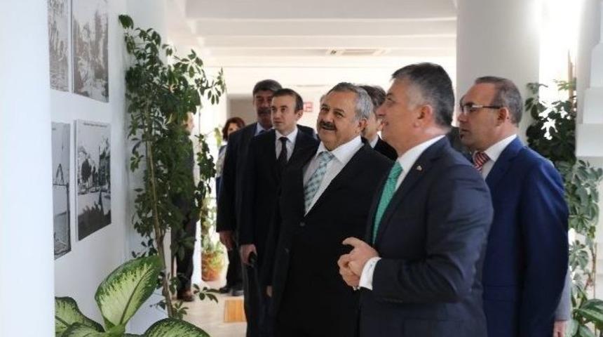 Vali Yazıcı Burhaniye&rsquo;yi Ziyaret Etti