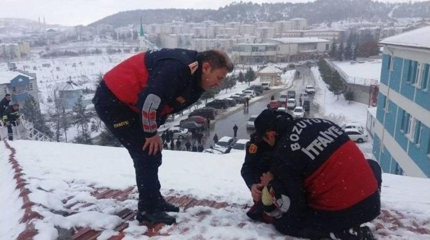 Hastane &Ccedil;atısında İntihar Girişimi