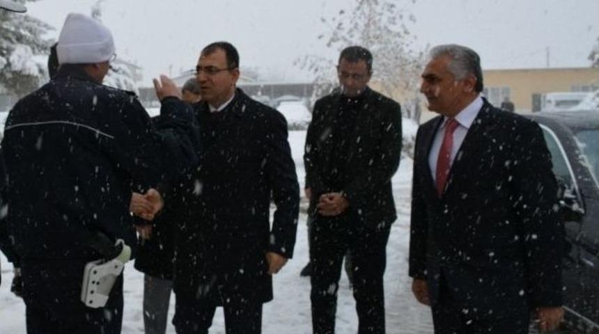 Vali Toprak Trafiğin Durumunu İnceledi