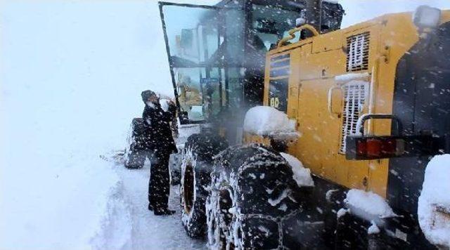 Rahatsızlanan Hamile Kadını Almaya Giden Sağlık Ekiplerine Kar Ge&ccedil;it Vermedi 1