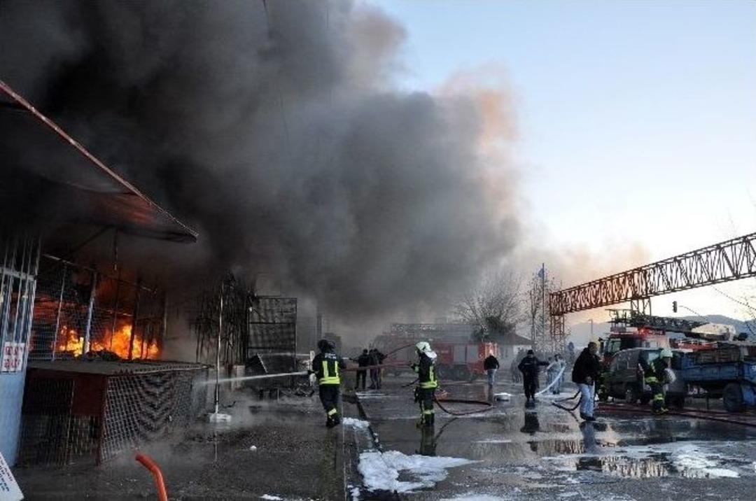 Yatağan Sanayisinde Yangın: 2&rsquo;si Ağır 11 Yaralı