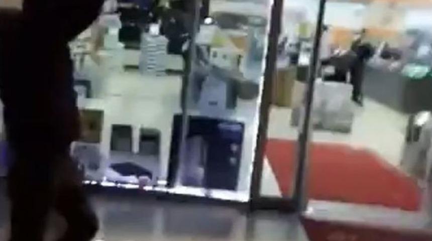 Televizyonu Par&ccedil;aladı, Sosyal Medyada Paylaştı