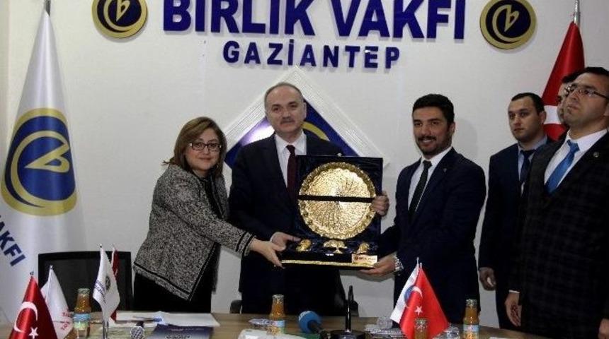Bilim Sanayi Ve Teknoloji Bakanı &Ouml;zl&uuml;&rsquo;den Birlik Vakfına Ziyaret
