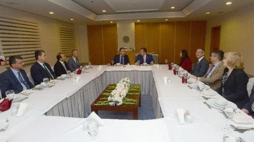 Tataristan Sağlık Bakanı Vafin, Vali Altıparmak İle Bir Araya Geldi