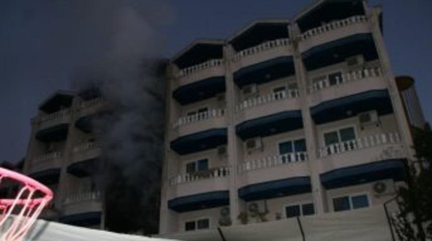 Marmaris&rsquo;te Boş Otelde Yangın &Ccedil;ıktı