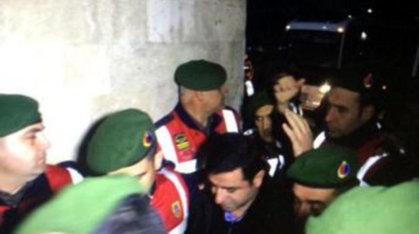 Selahattin Demirtaş, Hastanede Sağlık Kontrol&uuml;nden Ge&ccedil;irildi