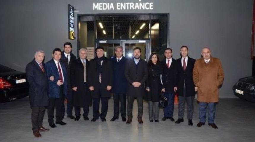 Chp'li Vekiller, Fikret Orman Ve Fatih Terim Ile Birlikte Ma&ccedil;ı Izledi.