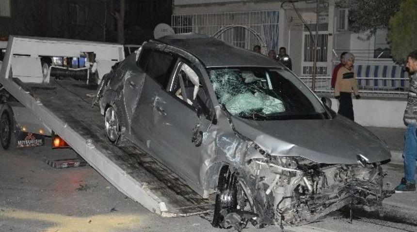 3 Otomobil Birbirine Girdi: 9 Yaralı