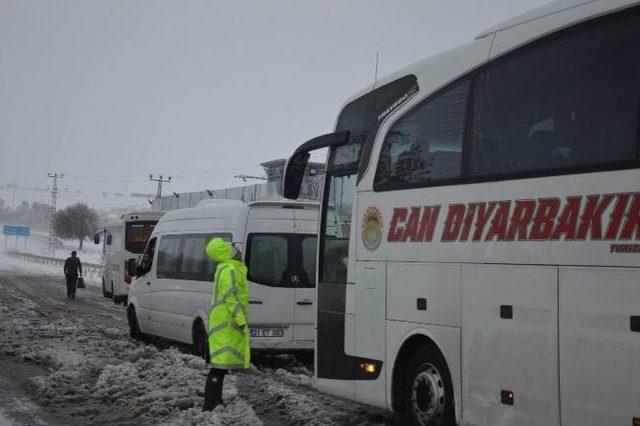 Diyarbakır’da Bazı Yollar Kar Nedeniyle Ulaşıma Kapatıldı