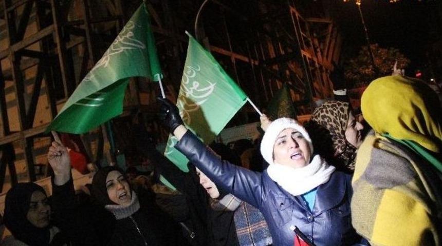 İran Konsolosluğu &Ouml;n&uuml;nde Halep Protestosu