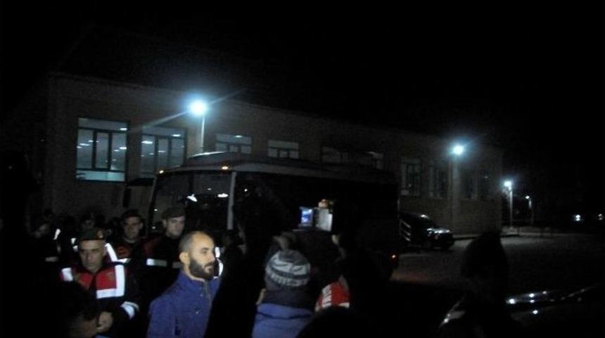 Jandarma Selahattin Demirtaş&rsquo;a Etten Duvar &Ouml;rd&uuml;