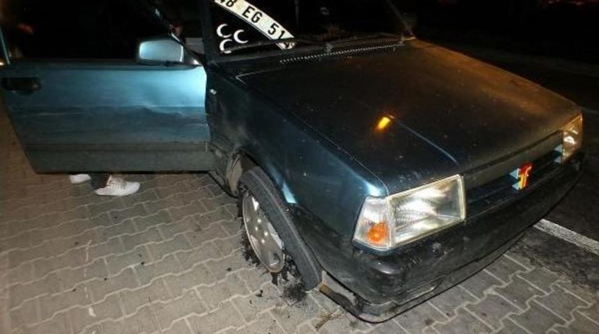 Polis, &Ccedil;alınan Otomobili Lastiğine Ateş Ederek Durdurdu