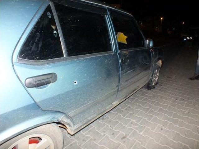 Polis, Çalınan Otomobili Lastiğine Ateş Ederek Durdurdu