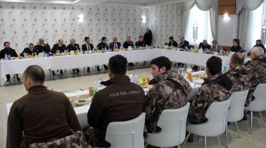 Vali &Ccedil;ınar&rsquo;dan Polise Taziye Ziyareti