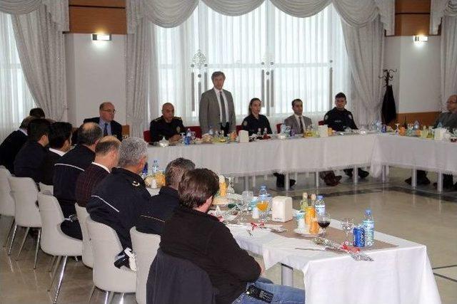 Vali Çınar’dan Polise Taziye Ziyareti