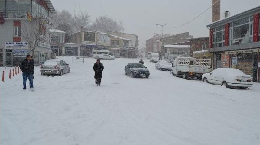 Adilcevaz&rsquo;da Okullar Tatil Edildi