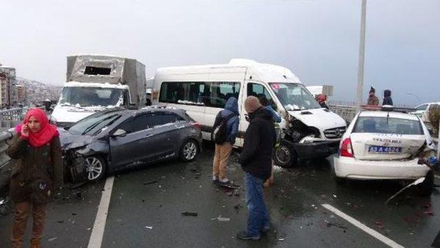 Rize’De 15 Aracın Karıştığı Zincirleme Kaza: 2'si Ağır 10 Yaralı