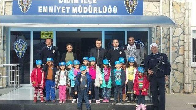 Didimli Öğrenciler Emniyet Mensuplarına Moral Verdi