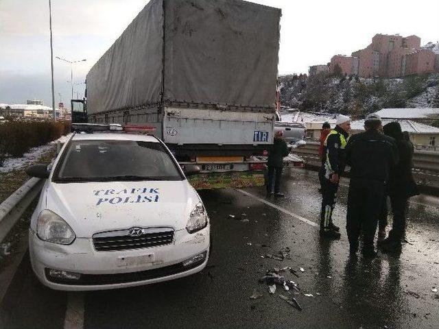 Rize’de Buzlanma Zincirleme Trafik Kazasına Neden Oldu: 8 Yaralı